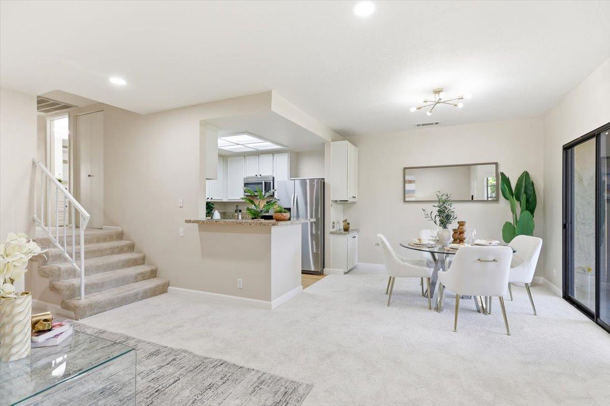 479 Costa Mesa TER B - Living area