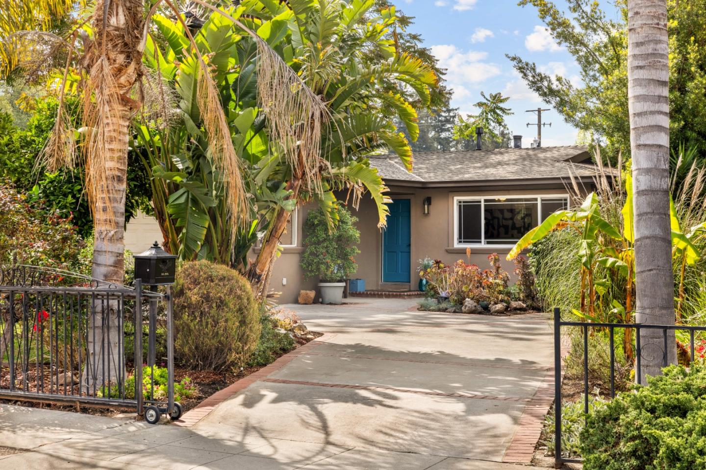 670 W Rincon AVE