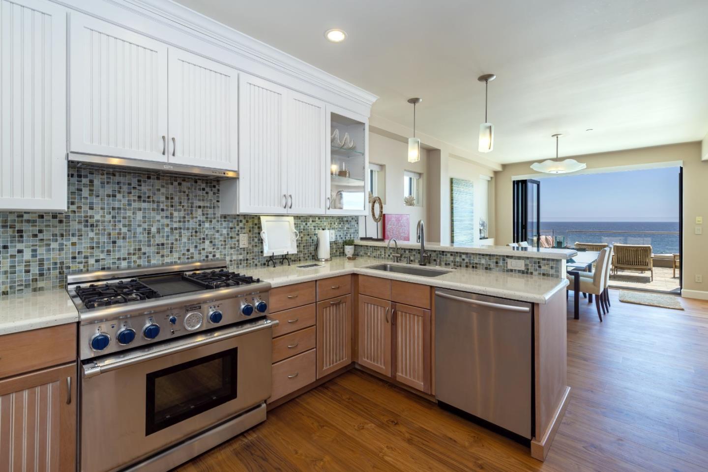 643 Beach DR - Kitchen