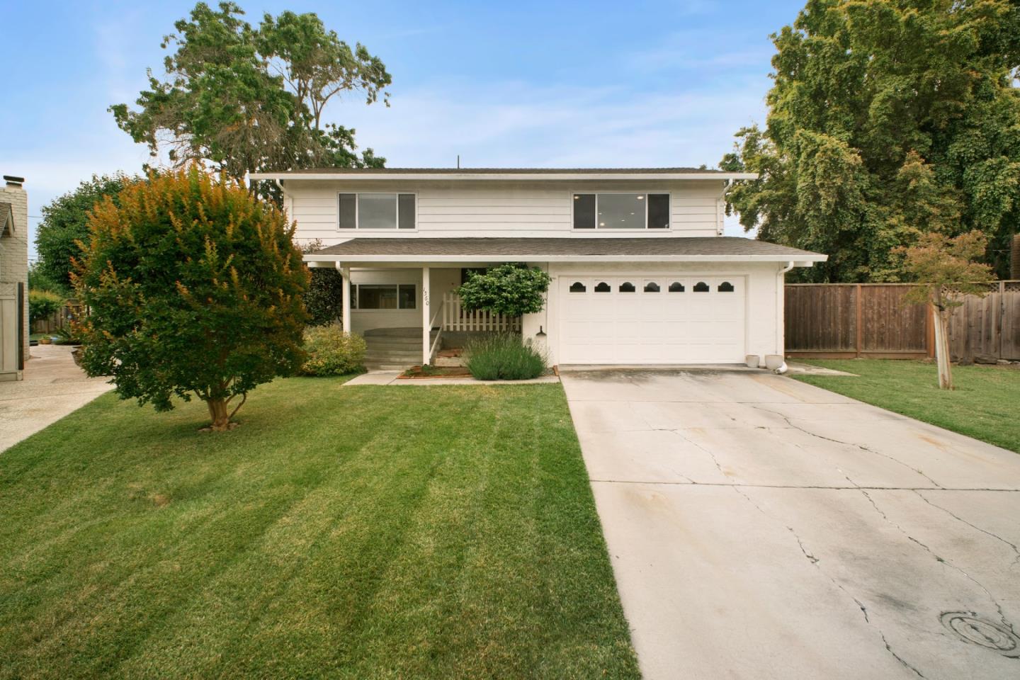 1560 Glencrest CT