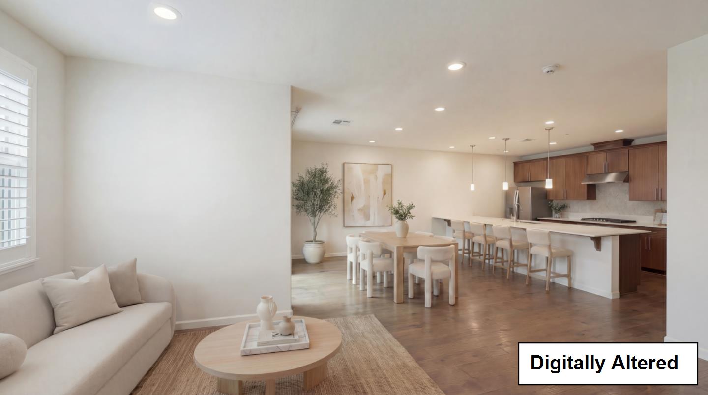 517 Clover CIR - Living area