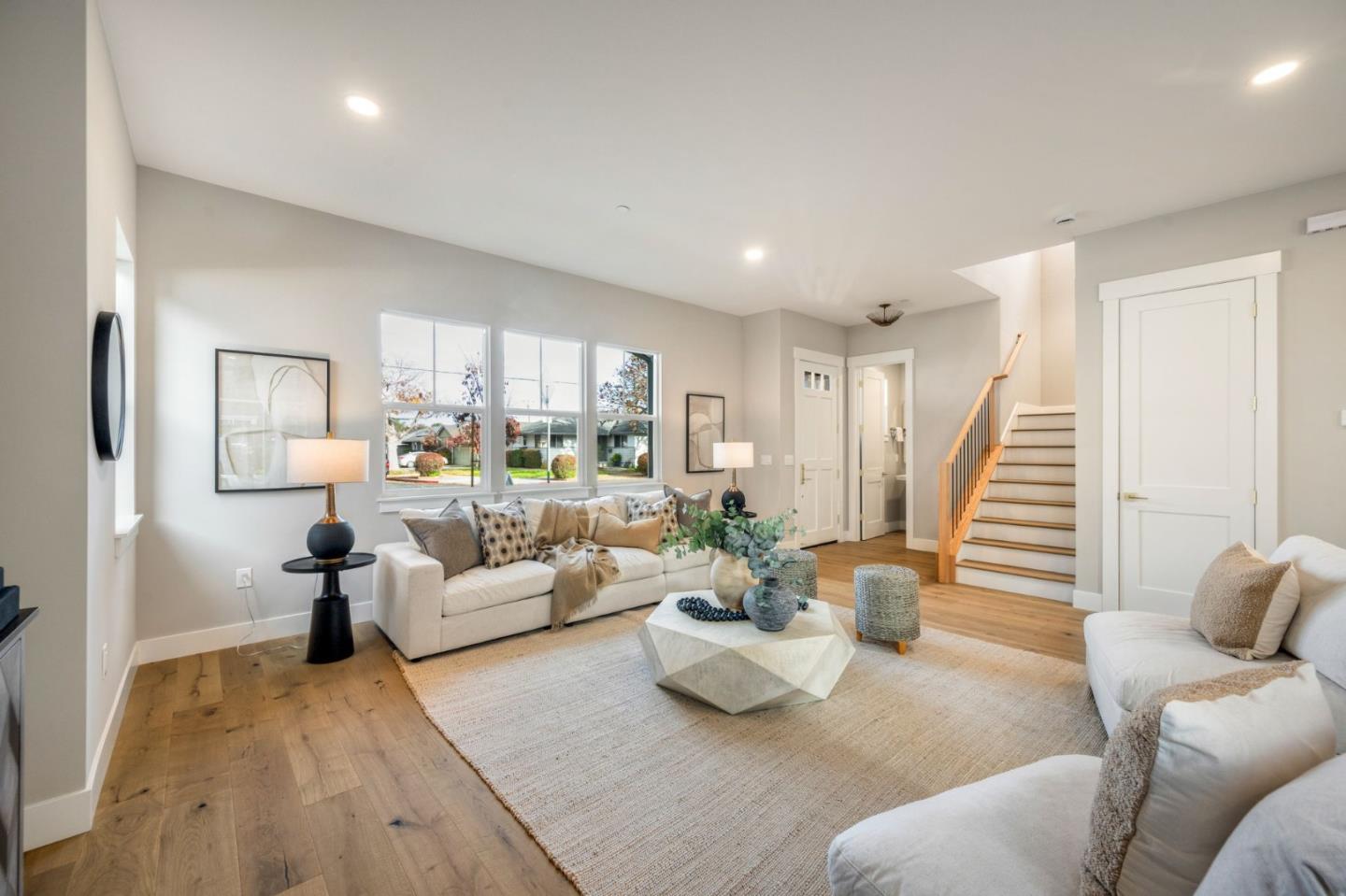 4912 Vivi Place - Interior
