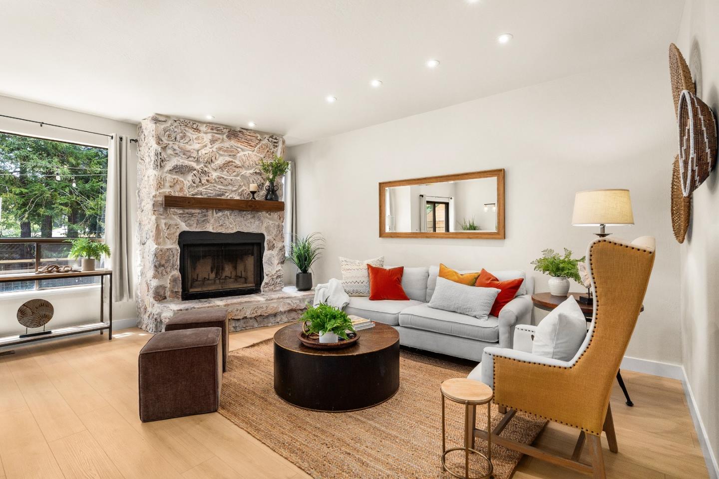 3047 Arlington DR