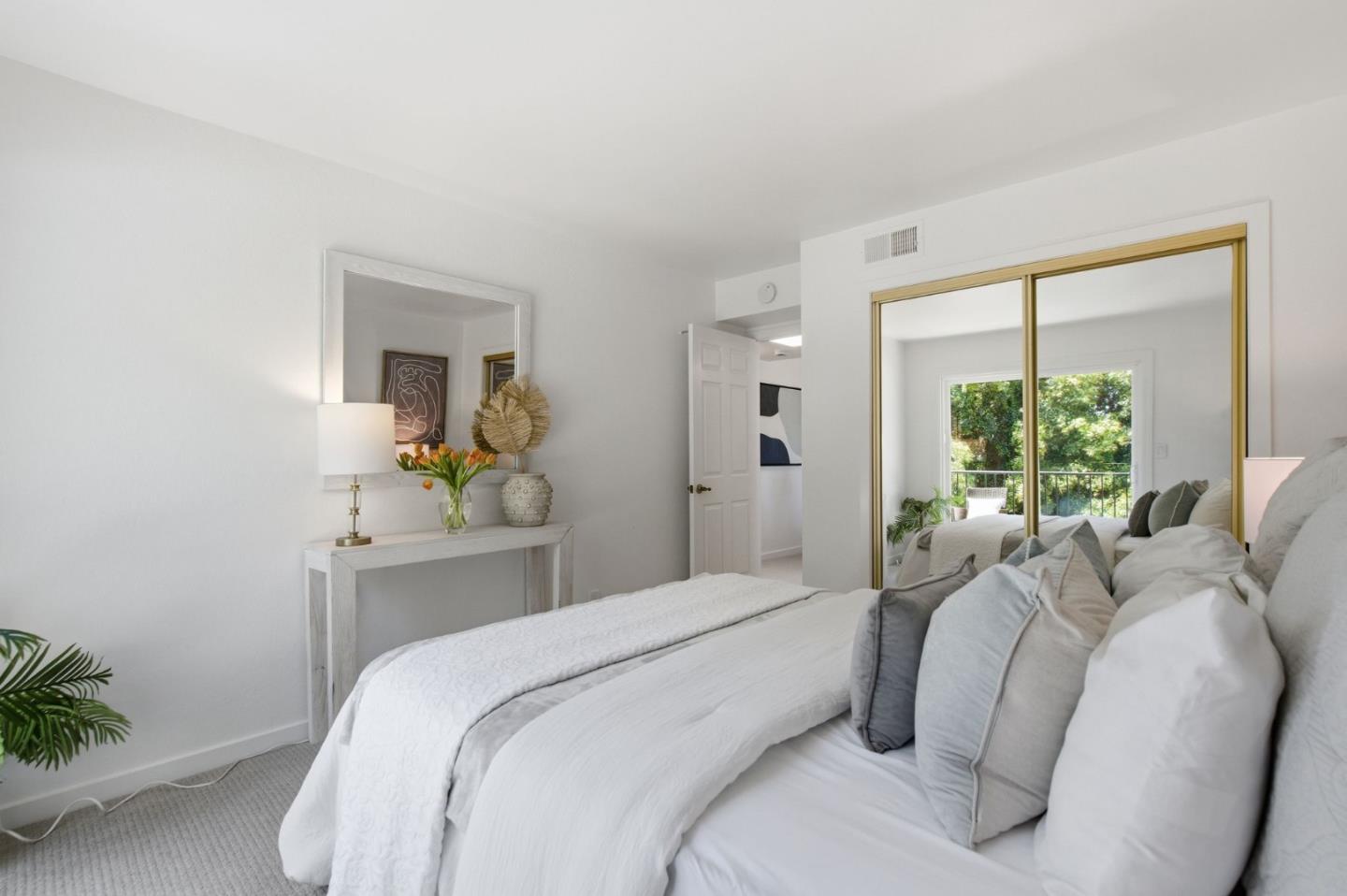 115 Hobart AVE F - Bedroom