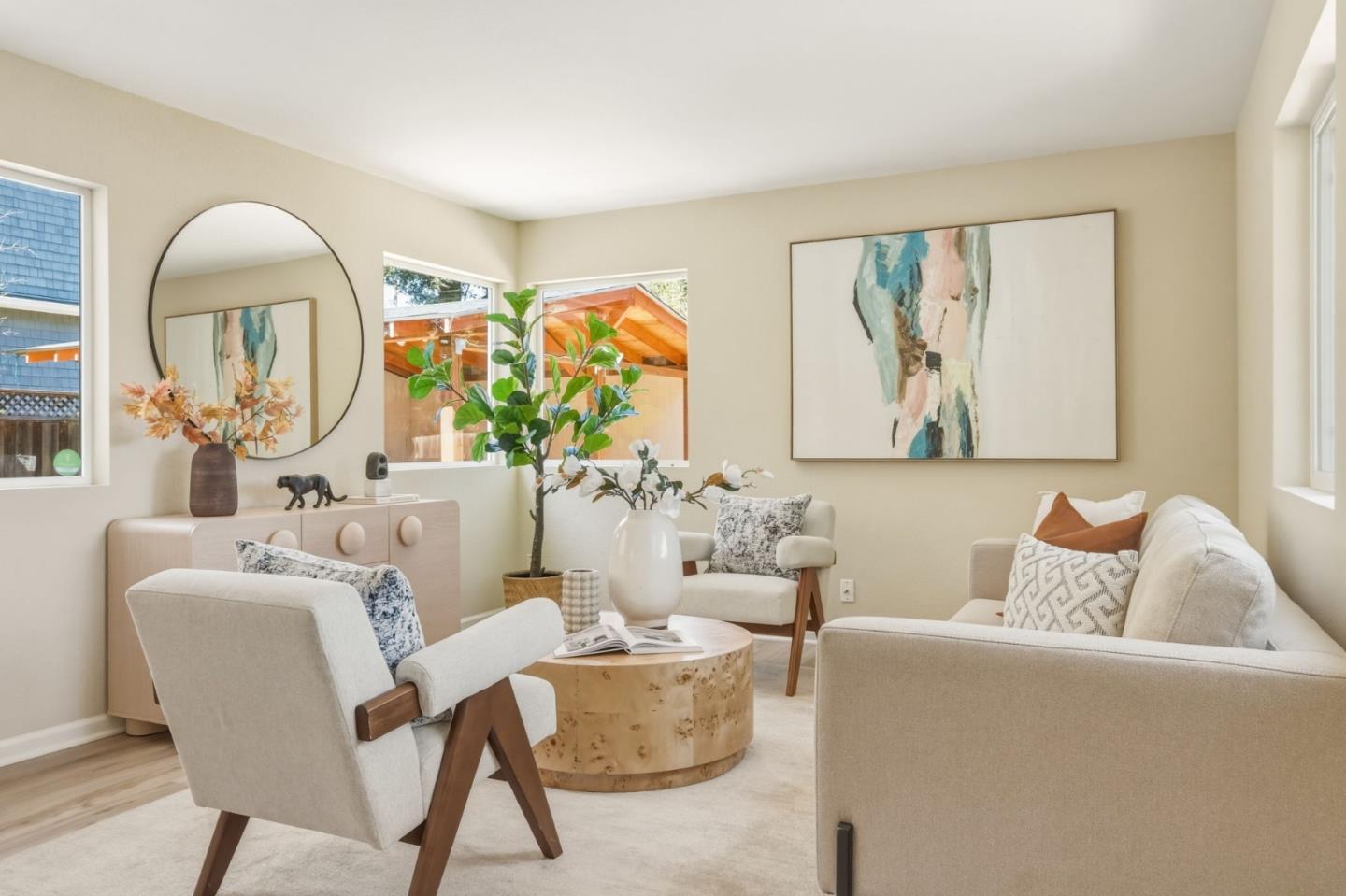 470 Bell ST - Living area