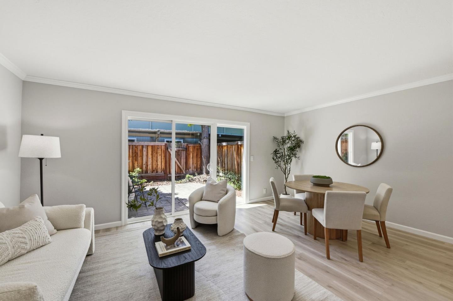 2047 Montecito AVE 2 - Living area