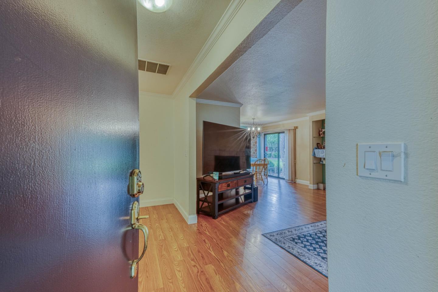 195 Del Monte LN - Living area