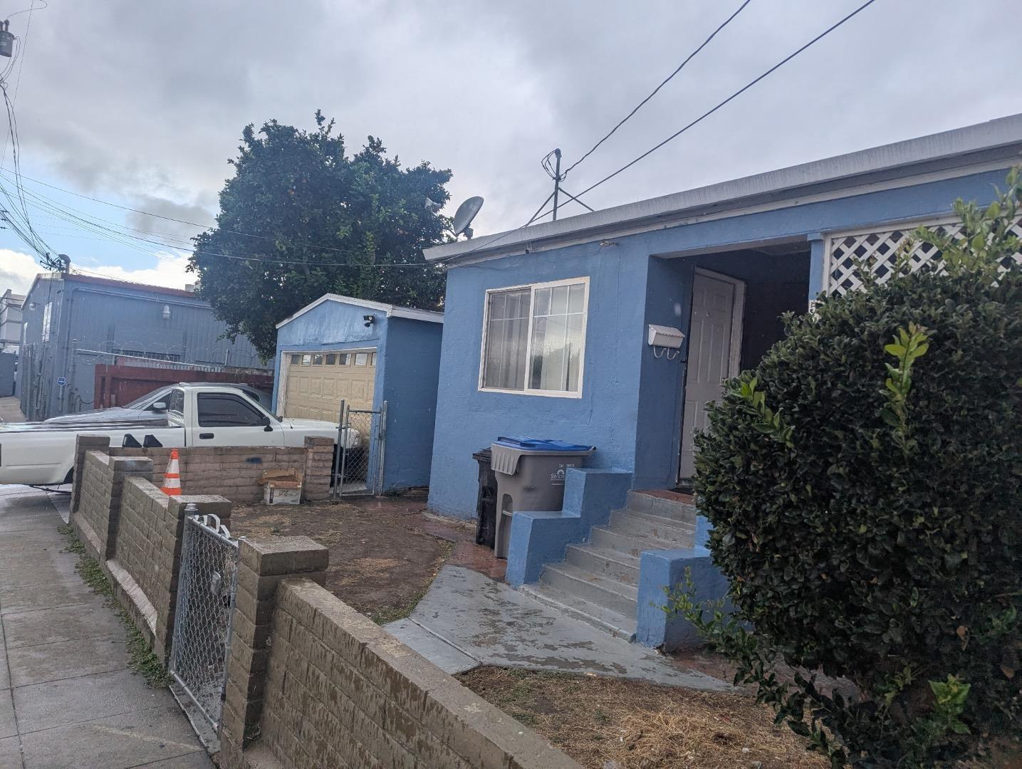 521 Santa Ana AVE