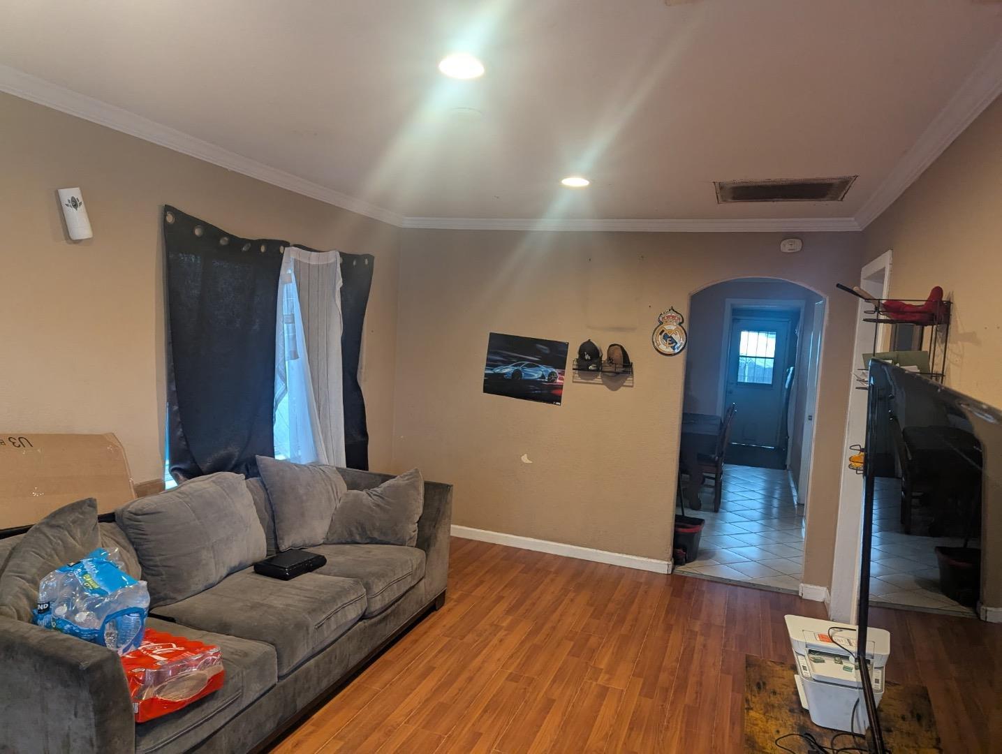 521 Santa Ana AVE - Living area