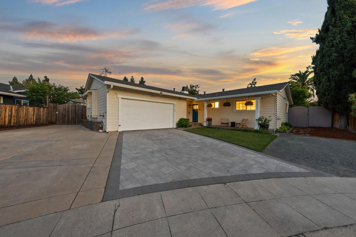 1716 Lollie CT - Kitchen