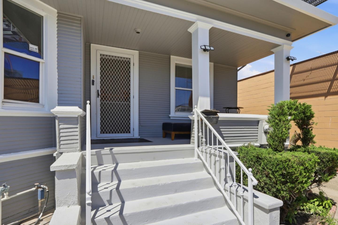 879 W San Carlos ST - Kitchen