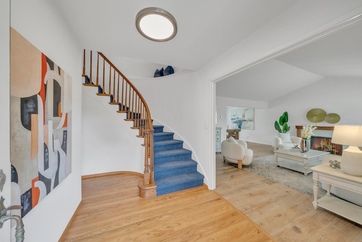 728 Murphy DR - Living area