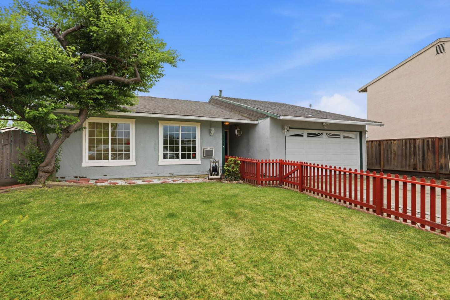2598 Sierra Vista CT - Kitchen