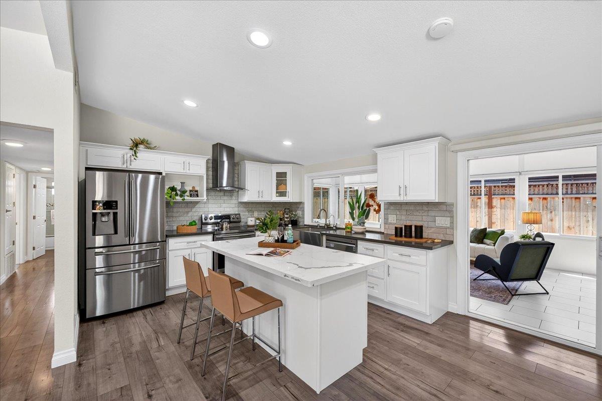 786 Lakewood DR - Kitchen