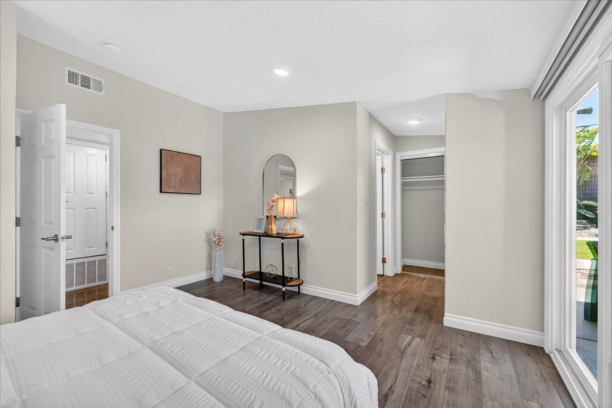786 Lakewood DR - Bathroom