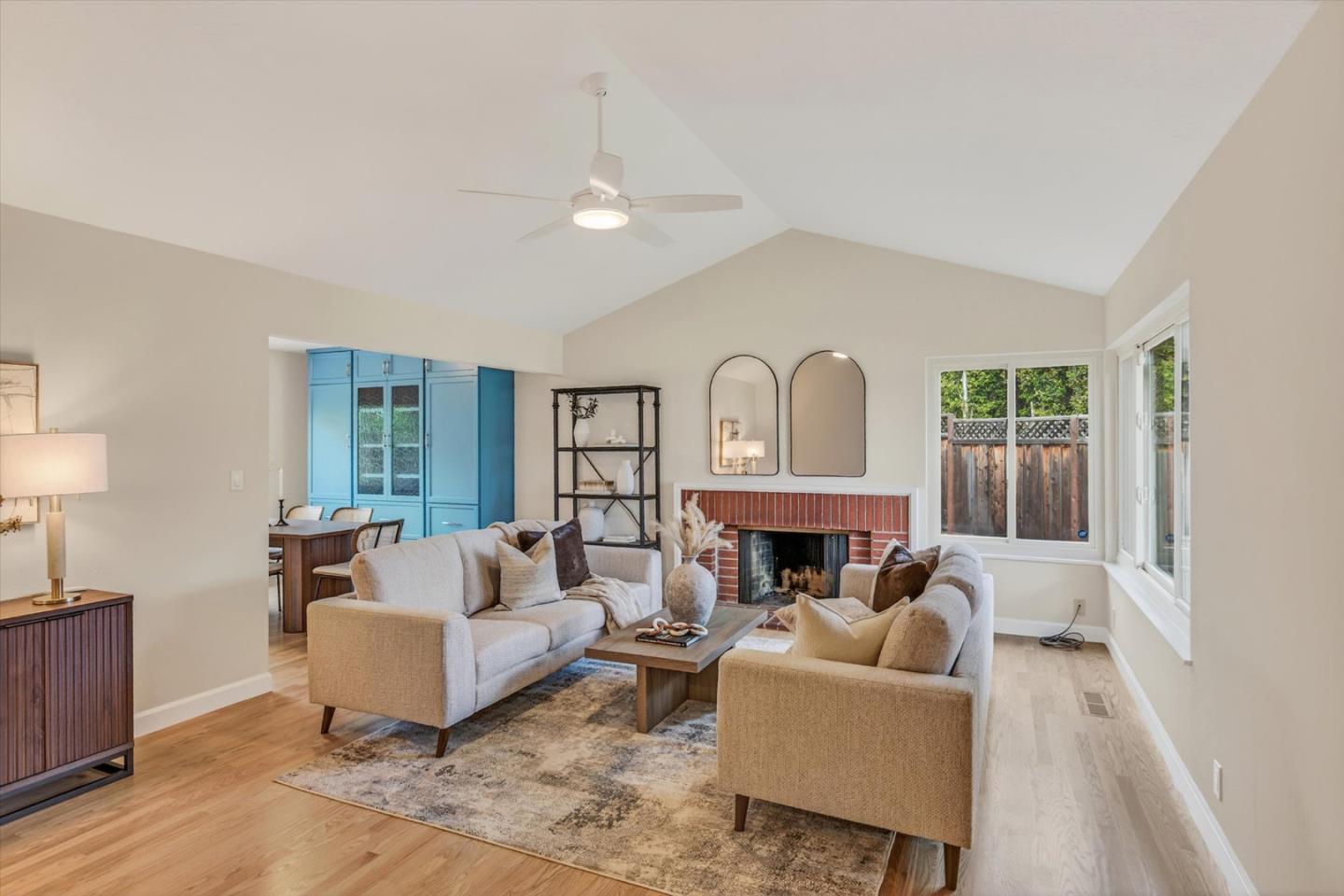 2740 Ramos CT - Living area