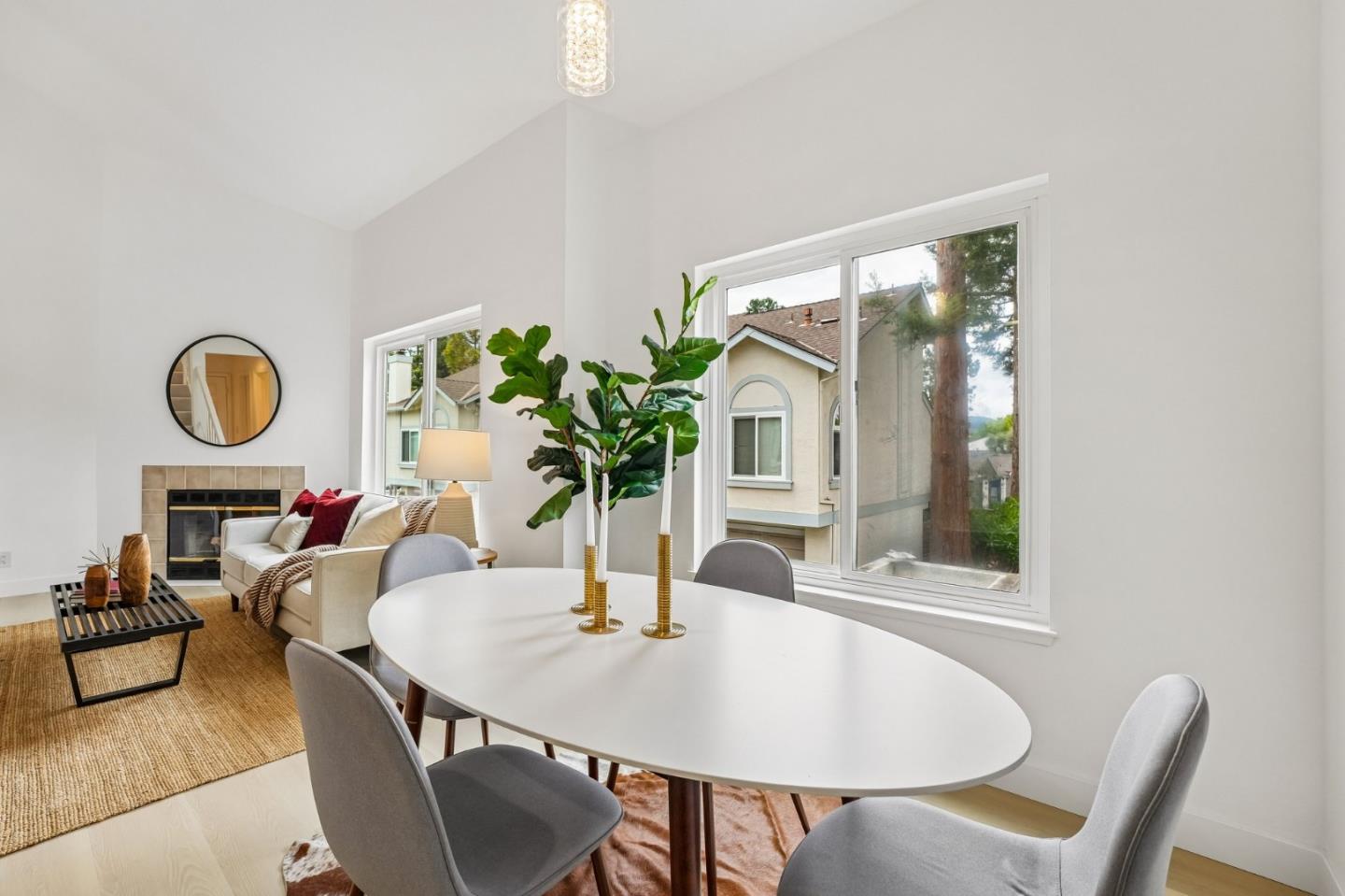 705 W Fremont AVE 3 - Living area