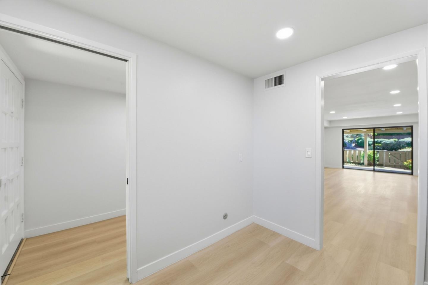 5555 Cribari CIR - Living area