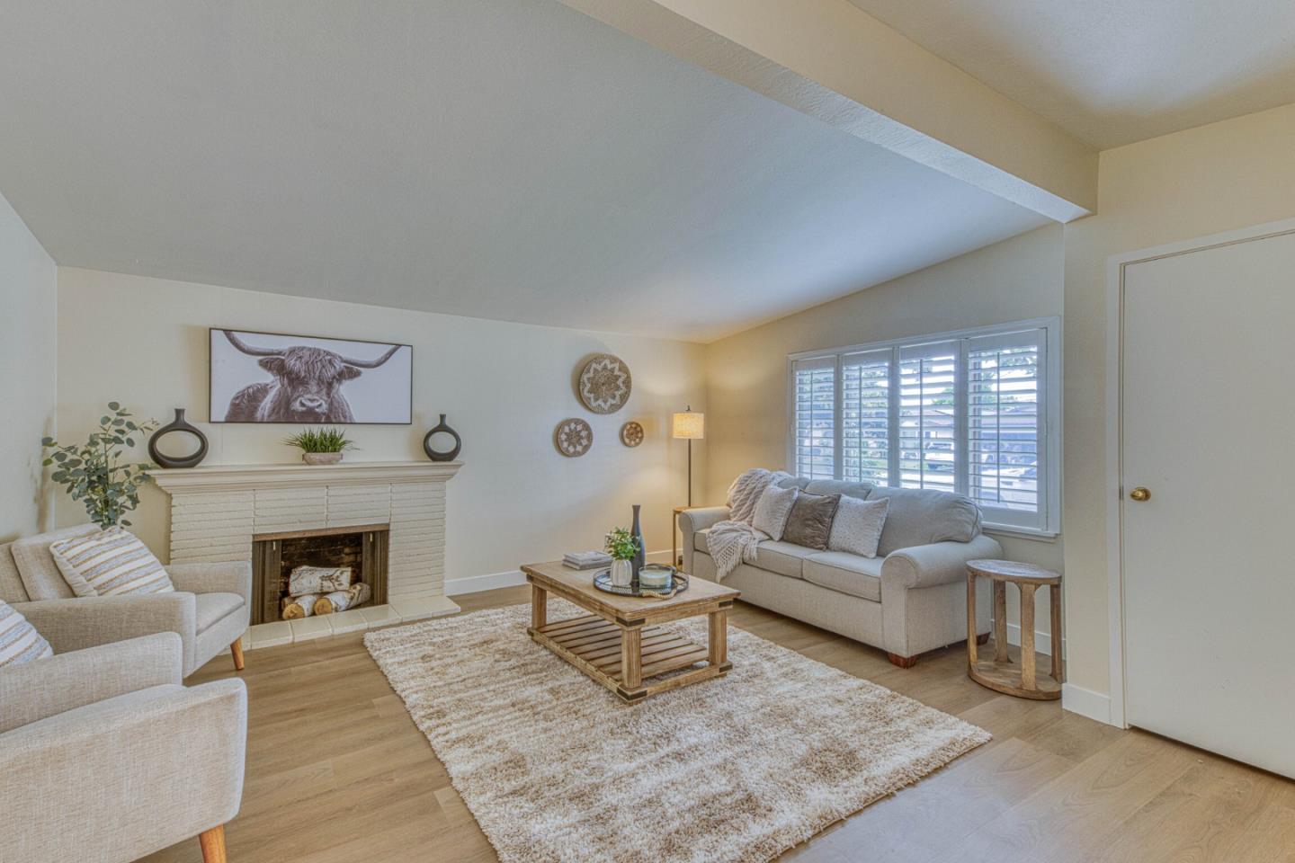 783 Central AVE - Living area