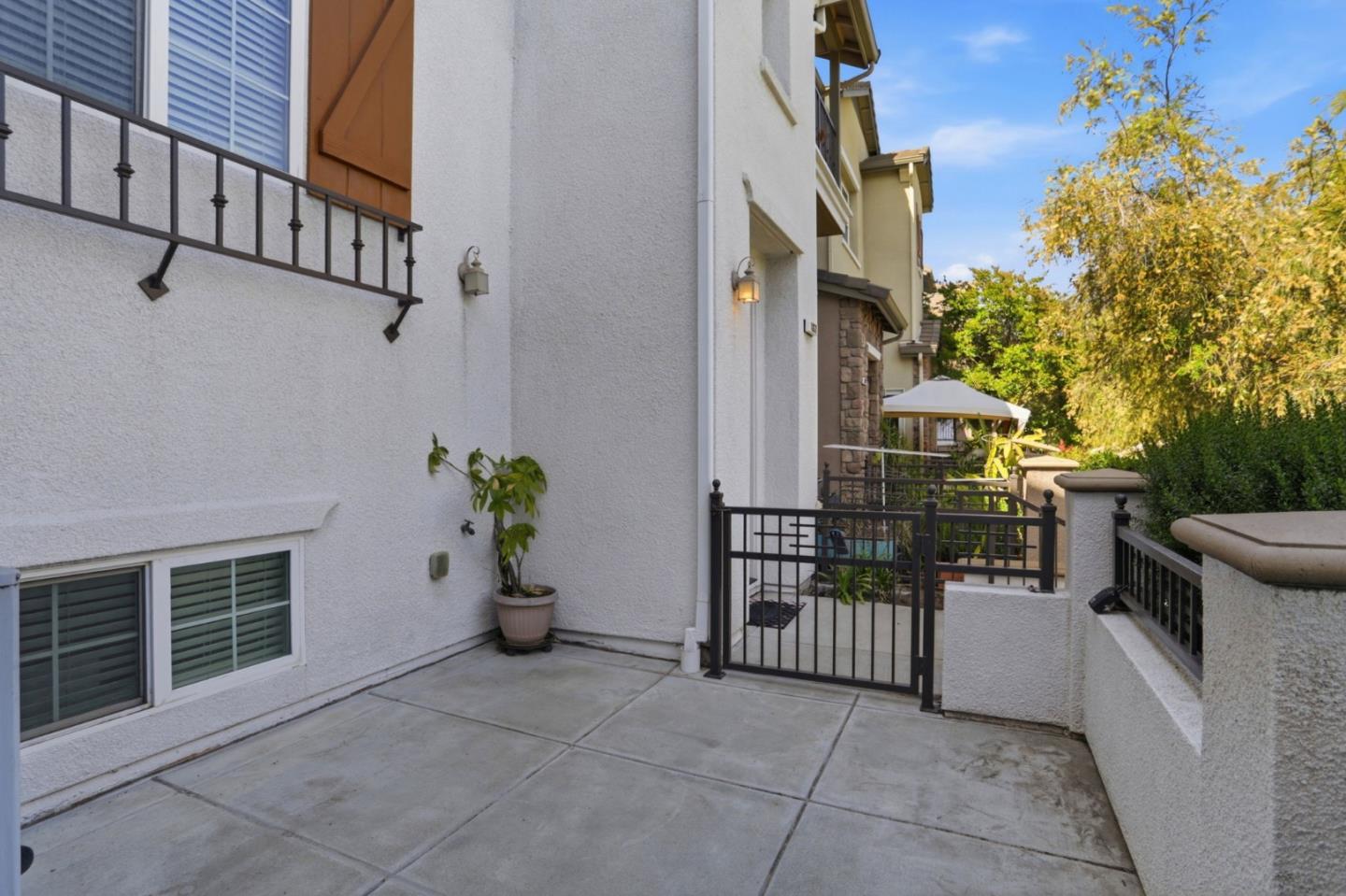 1637 Mabury RD - Living area