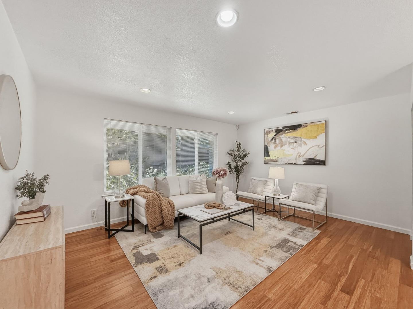 1213 Caspian Sea DR - Living area