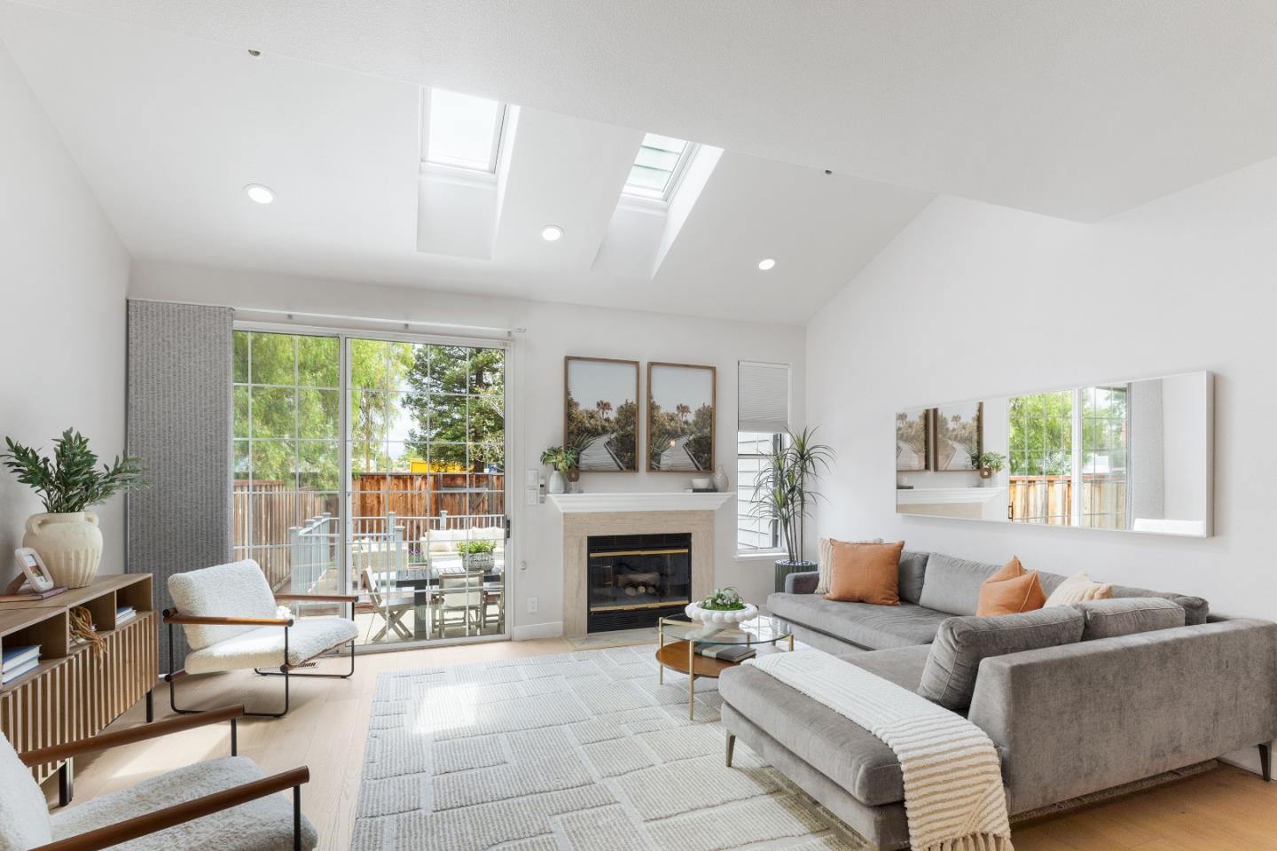 800 E Charleston RD 9 - Interior