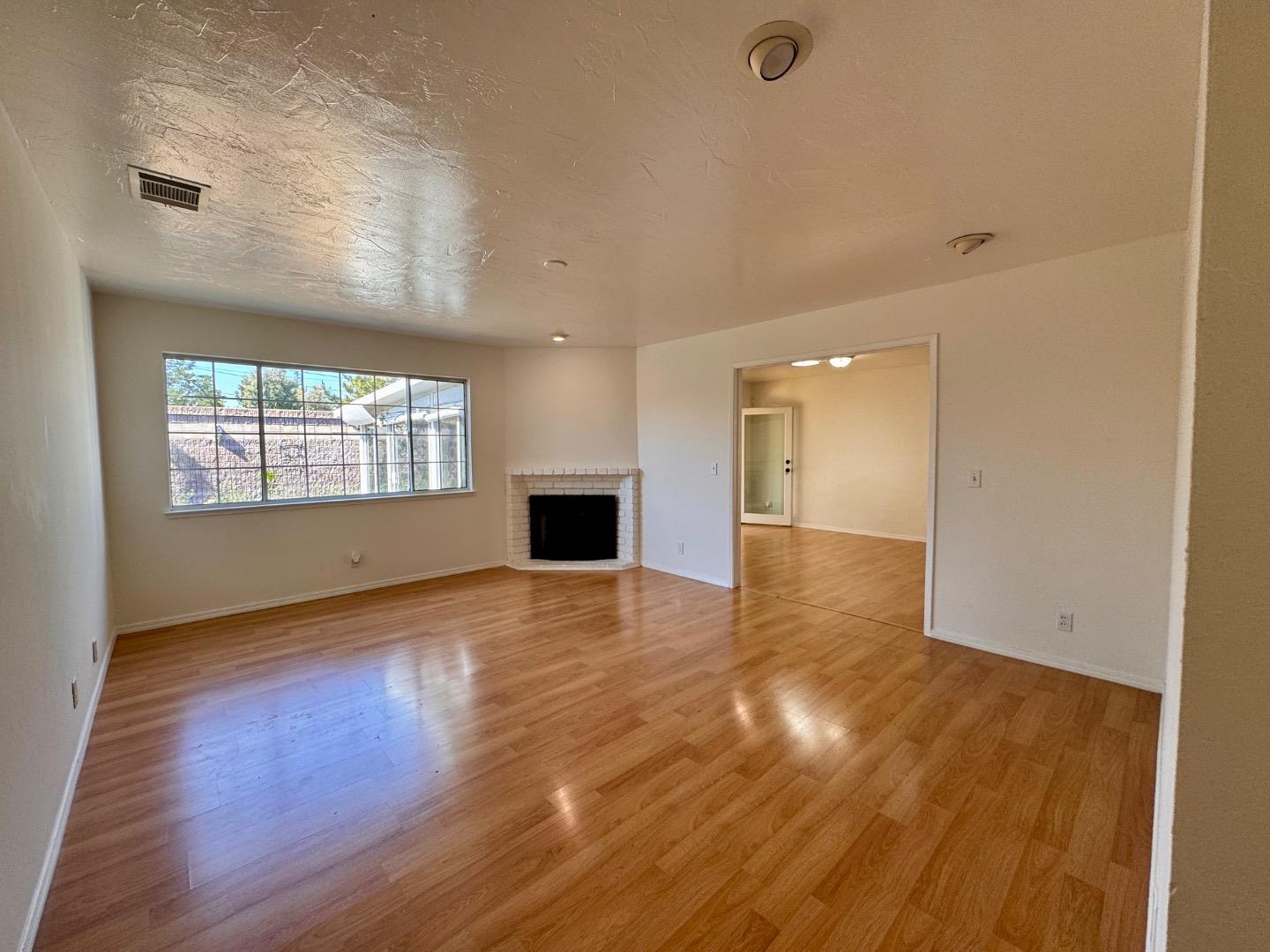 1571 Rebel WAY - Interior
