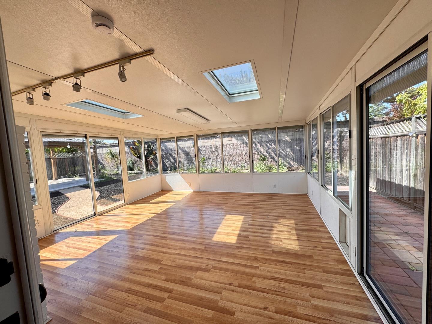 1571 Rebel WAY - Living area