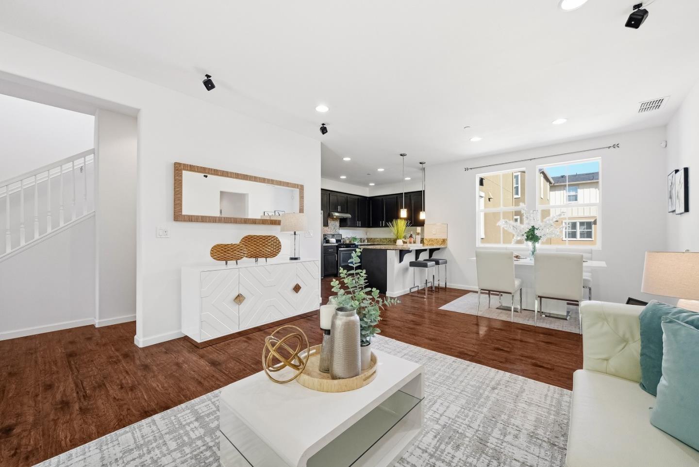 711 Elderberry DR - Living area