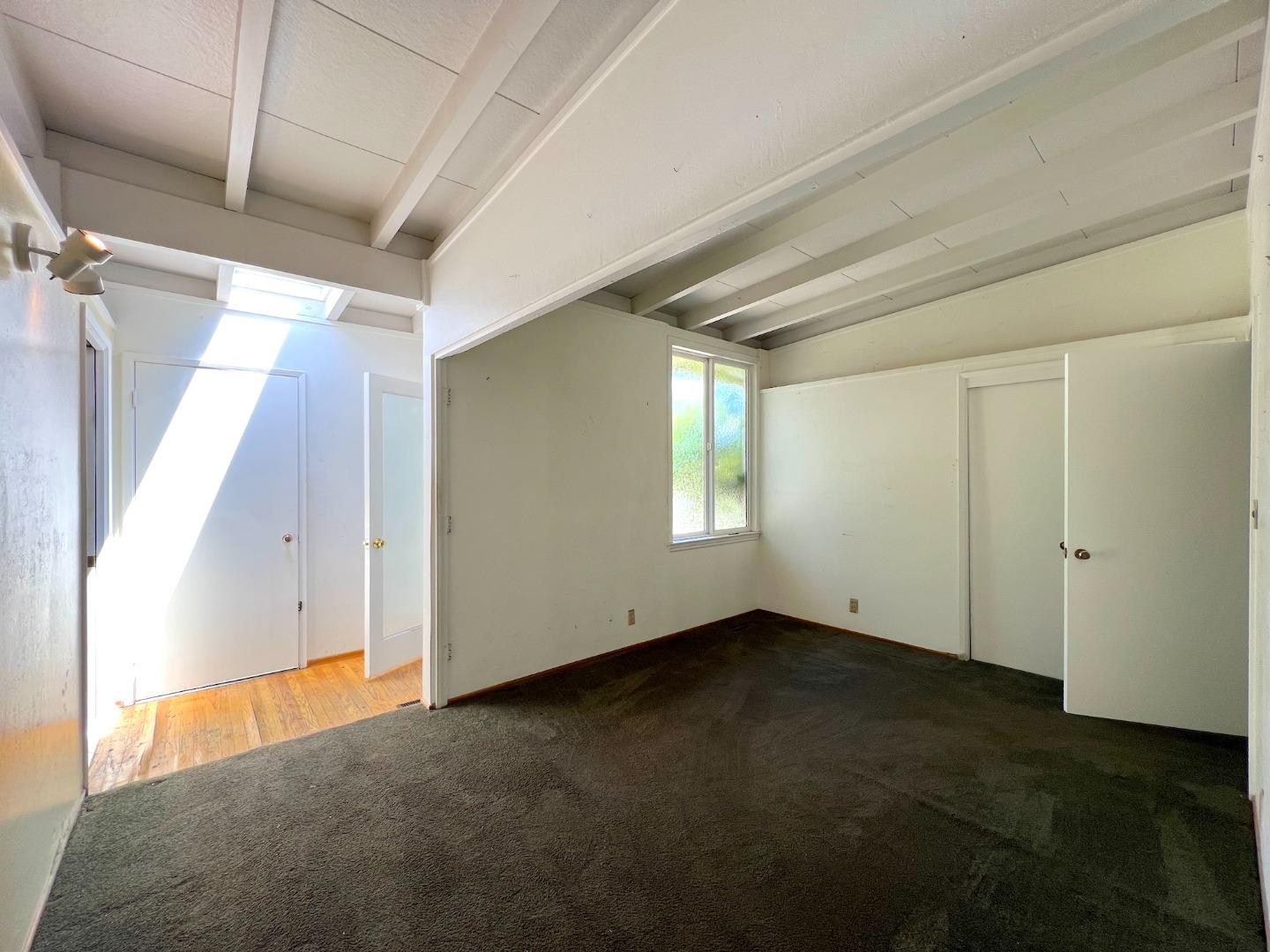 183 Thompson SQ - Bathroom