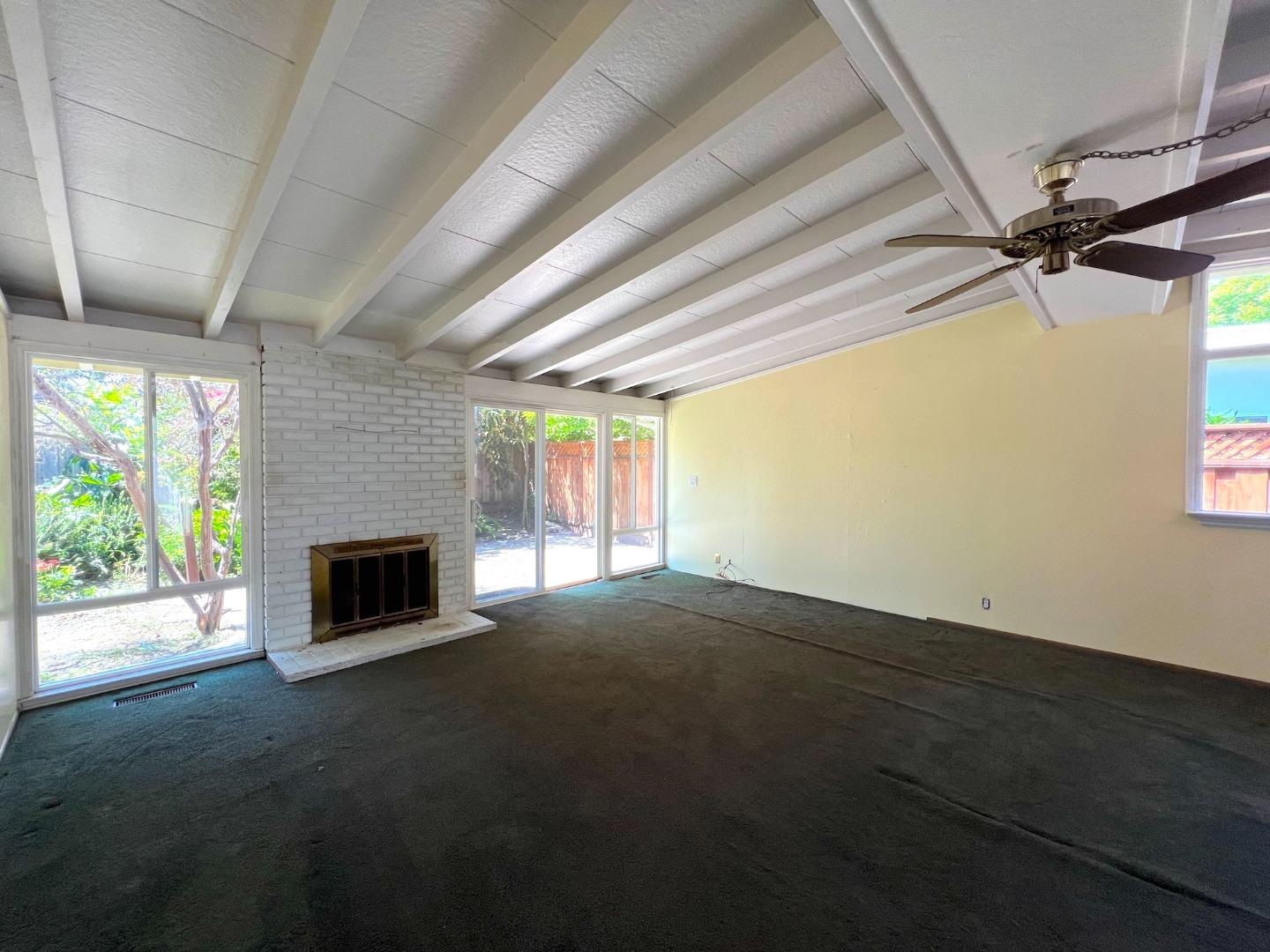 183 Thompson SQ - Bedroom