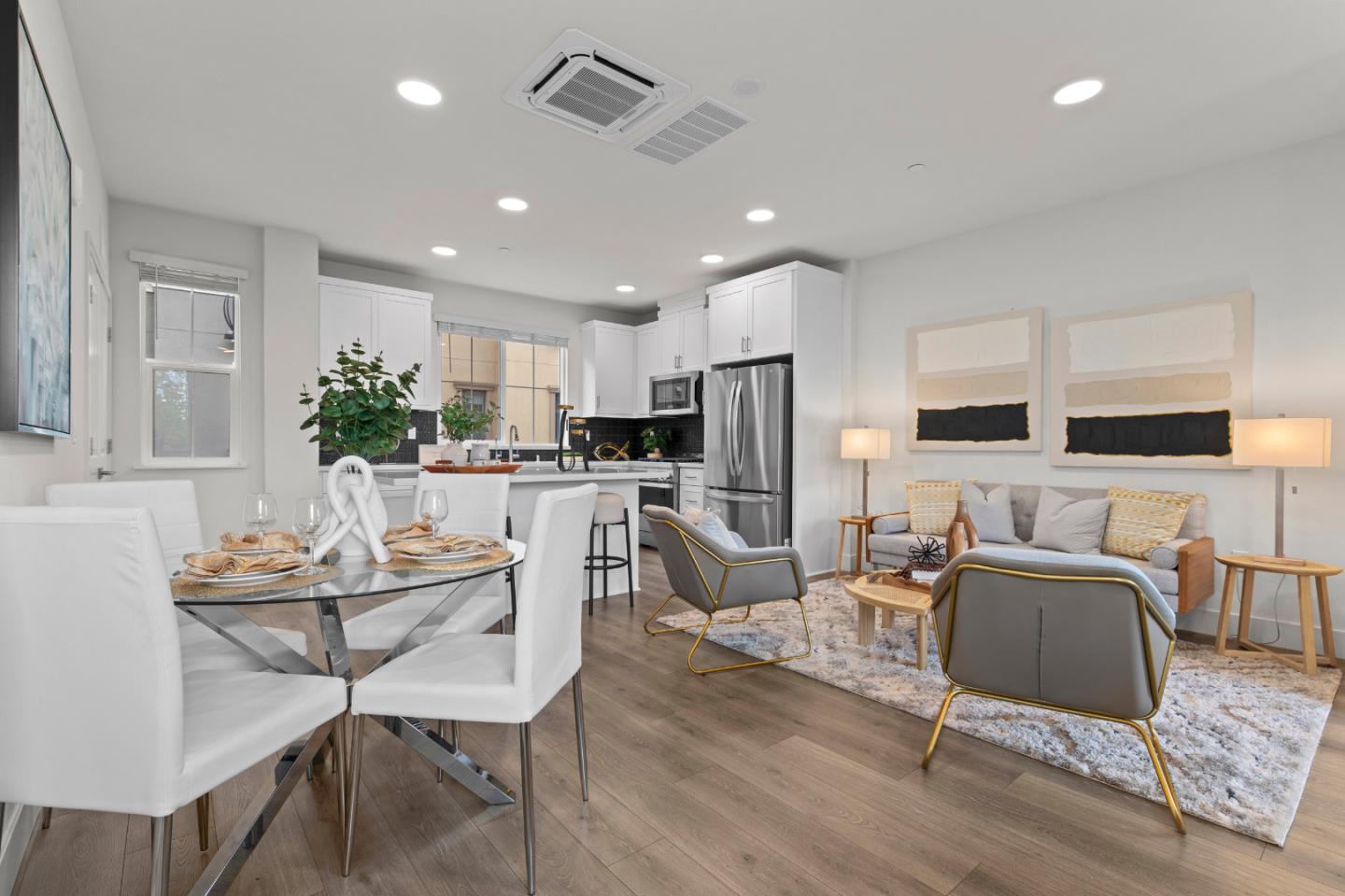 541 Walker DR - Interior