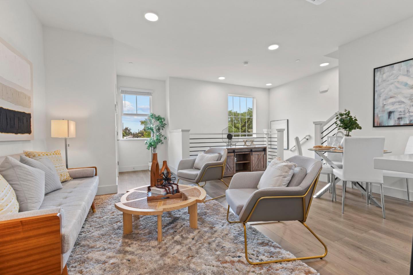 541 Walker DR - Living area