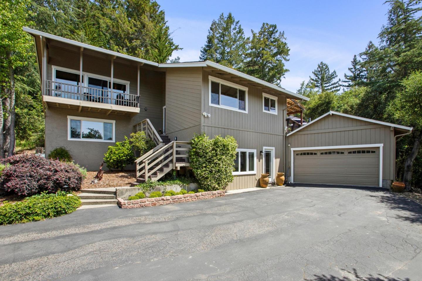 23054 Evergreen LN