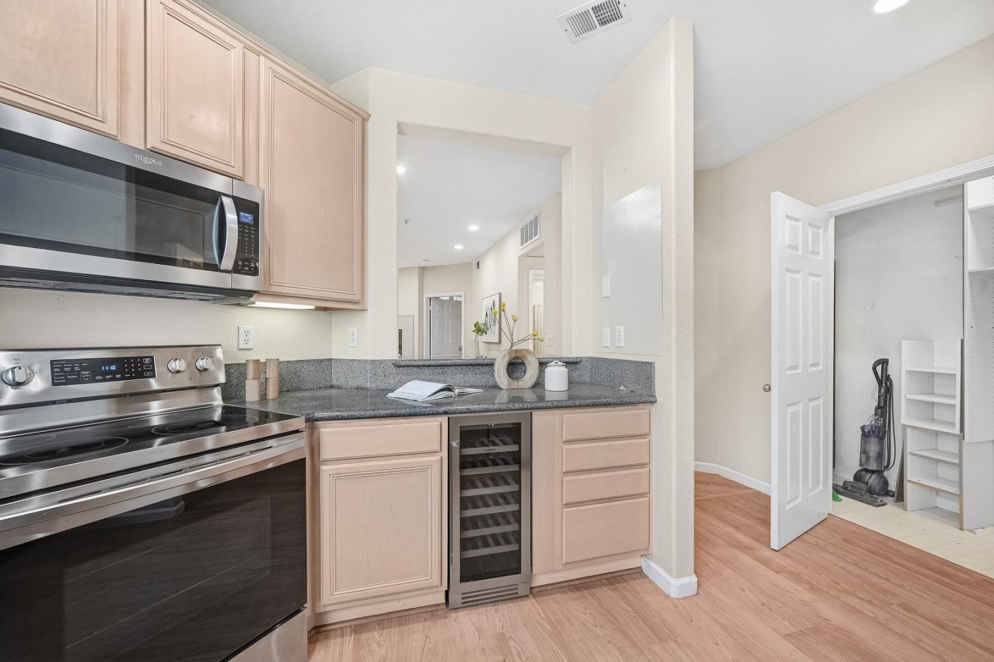 902 Sunrose 104 - Kitchen