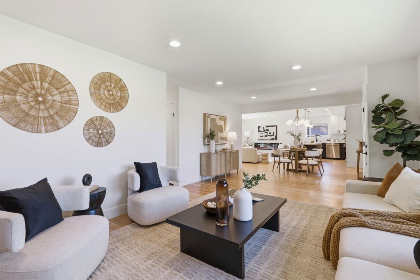 902 Camellia WAY - Living area