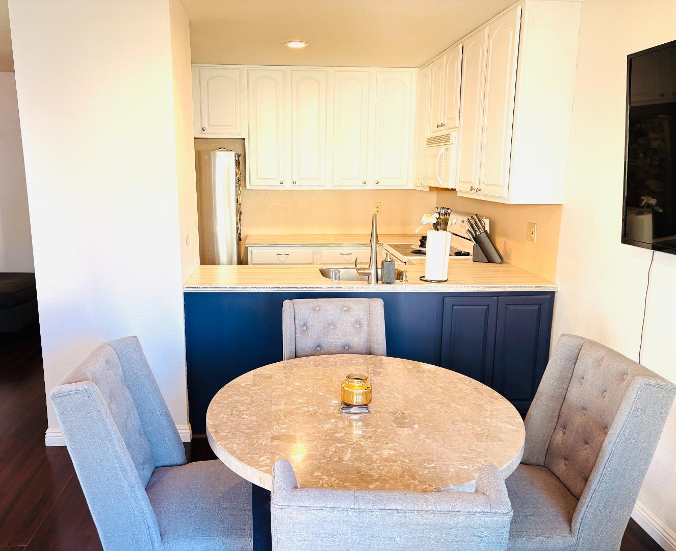 614 Devlin CT - Interior