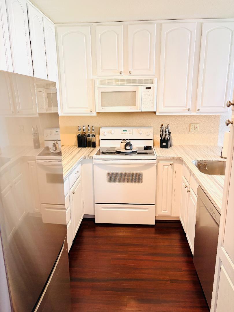 614 Devlin CT - Kitchen