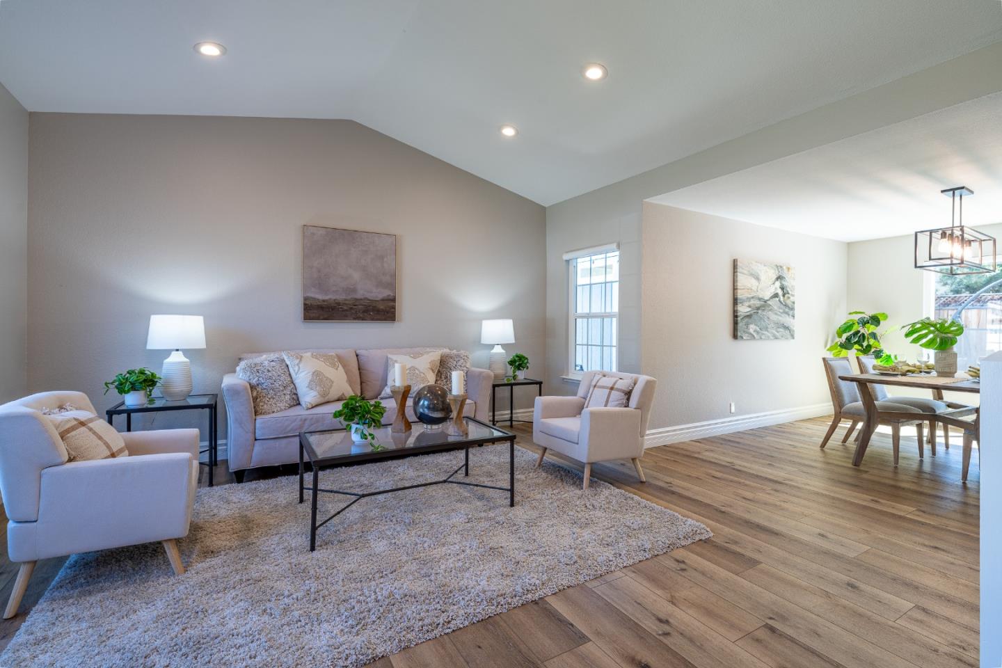 15915 La Escuela CT - Living area