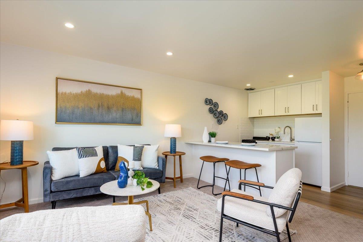815 N Humboldt ST 409 - Interior