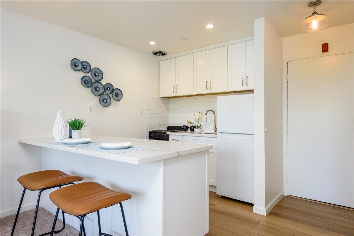 815 N Humboldt ST 409 - Kitchen