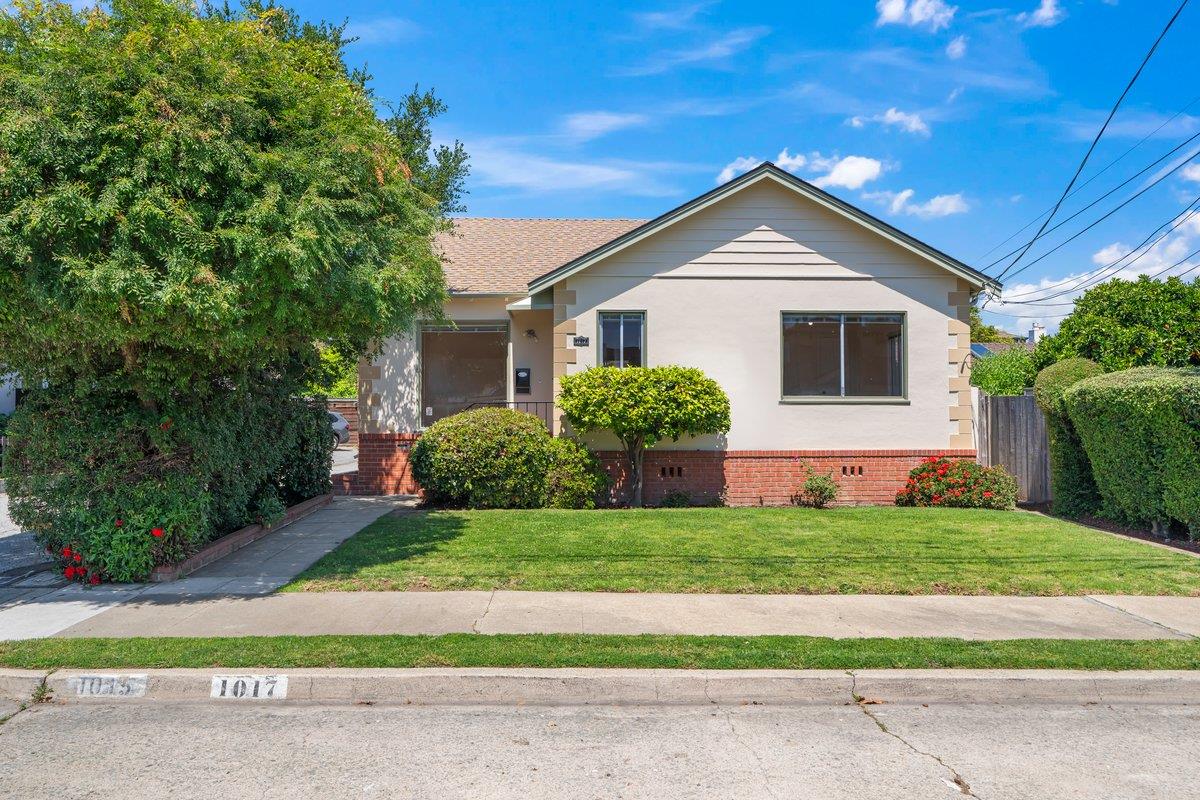 1017 10th AVE