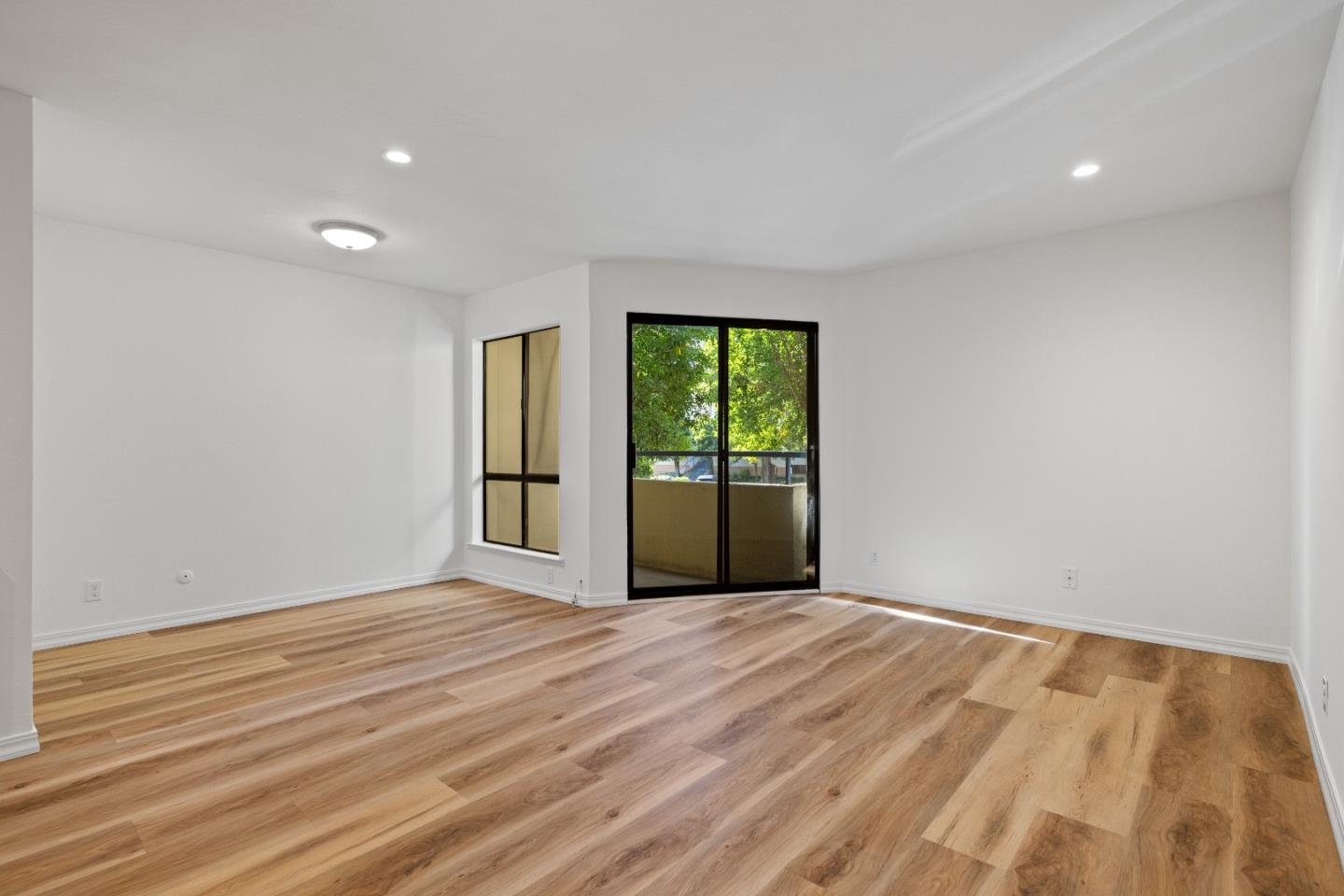 1551 Southgate AVE 163 - Interior