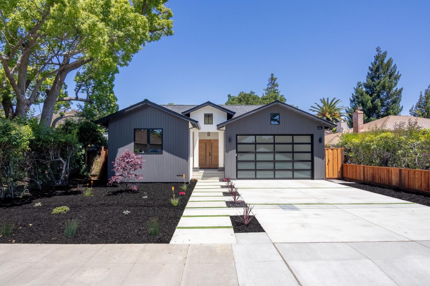 1633 Elm ST