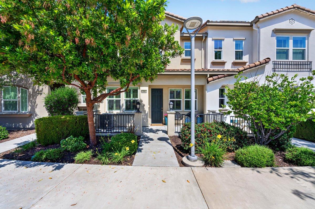 806 Saint Rufina LN - Living area