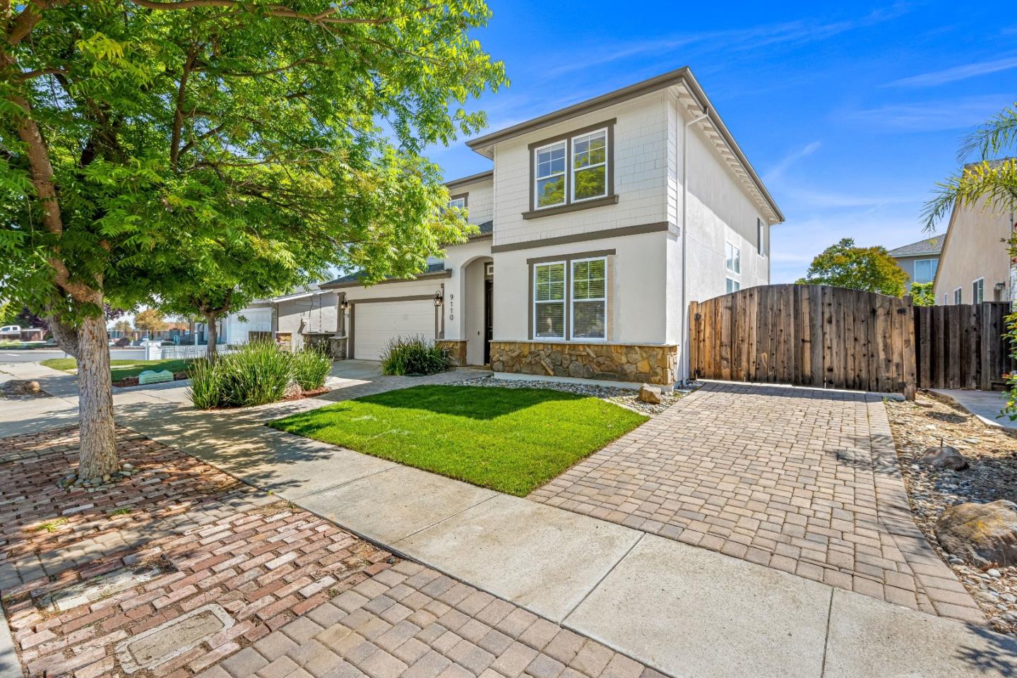 9110 Avezan WAY