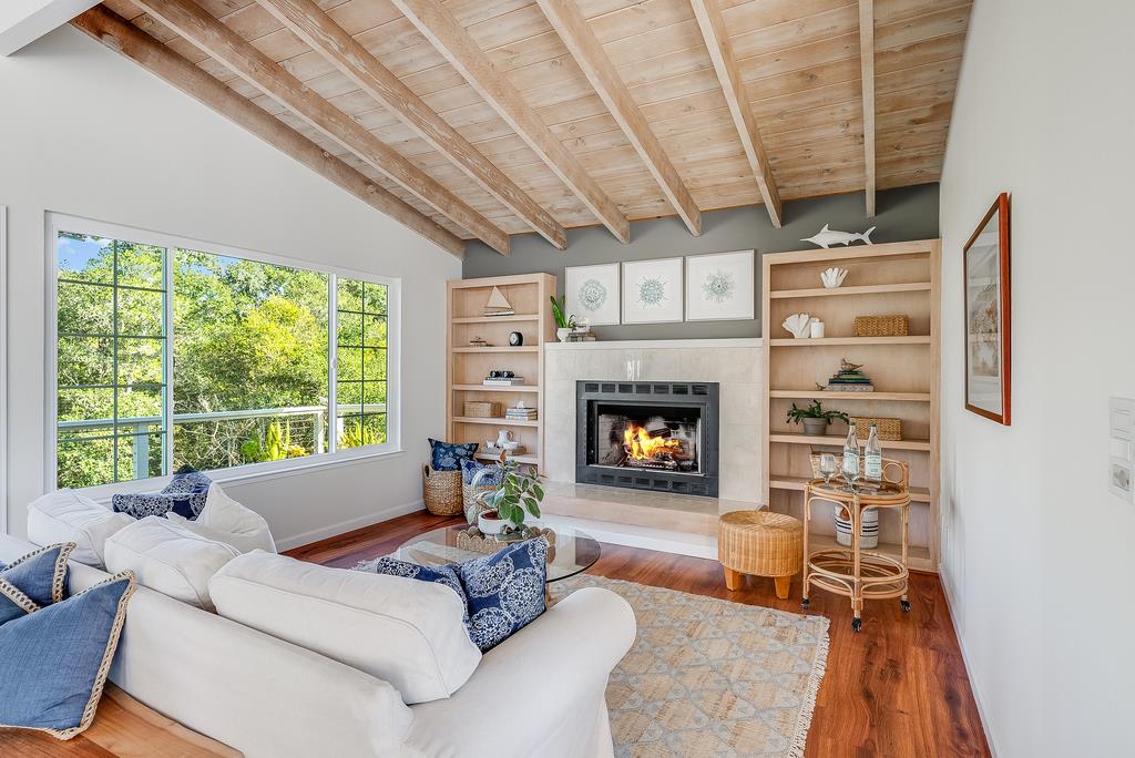 3210 Mulberry DR - Living area