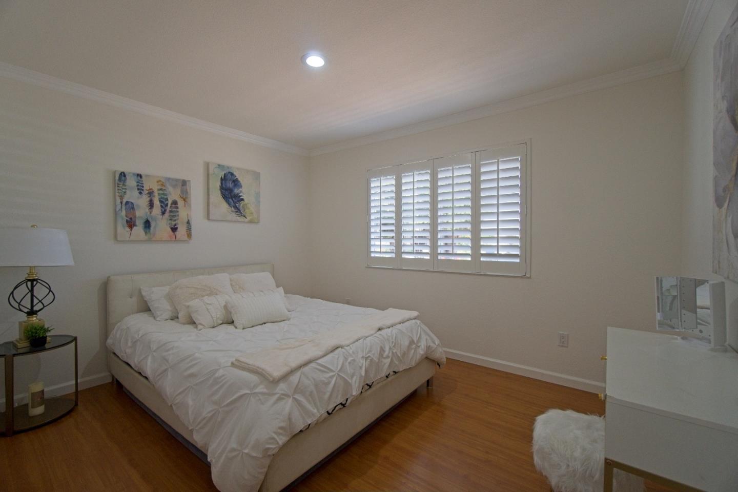 942 Junesong WAY - Bedroom