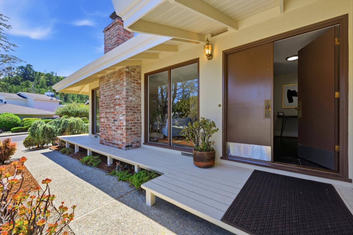 965 Helen DR - Living area