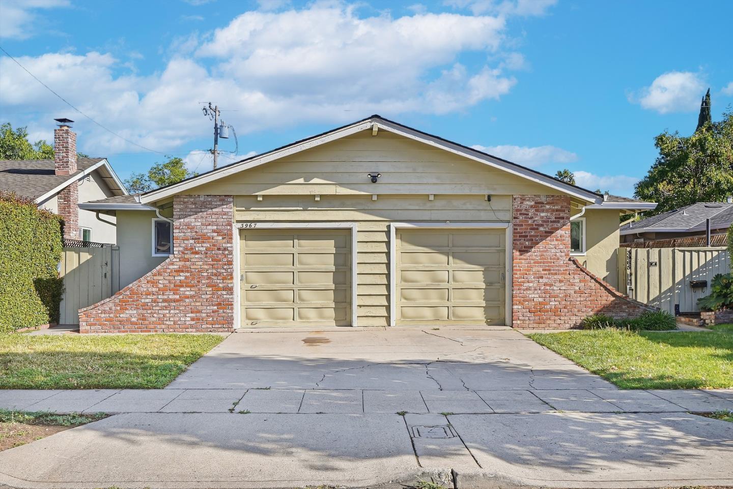 3965-3967 Bismarck DR - Interior